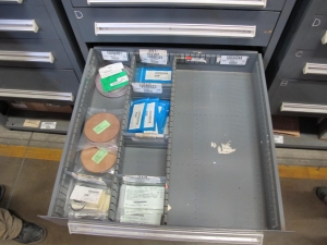 STANLEY VIDMAR HEAVY DUTY 5-DRAWER PARTS CABINET W/ CONTENTS (W-50) LOADING & HANDLING FEE $25-